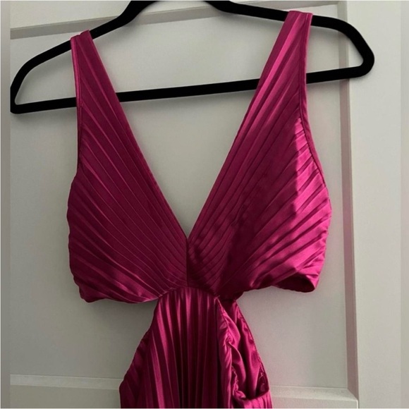 The A&F Giselle Pleated Cutout Maxi Dress Pink - Picture 4 of 13
